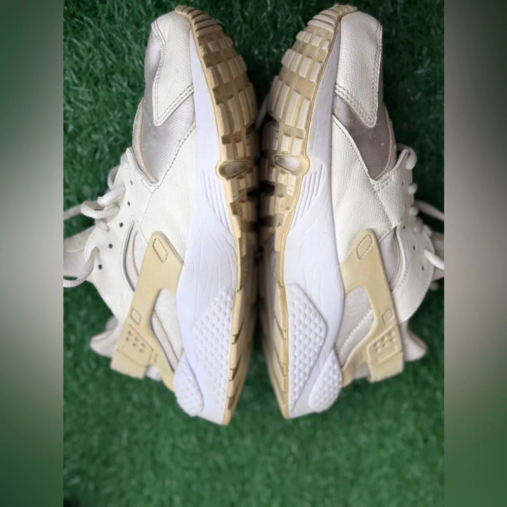 Nike Air Huarache Run White‎ White (Women's) Size 9